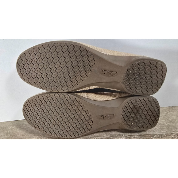 Clarks Collection Leather Timeless Loafer Womens 9M Tan Snake Print Shoe Cushion - Picture 3 of 3